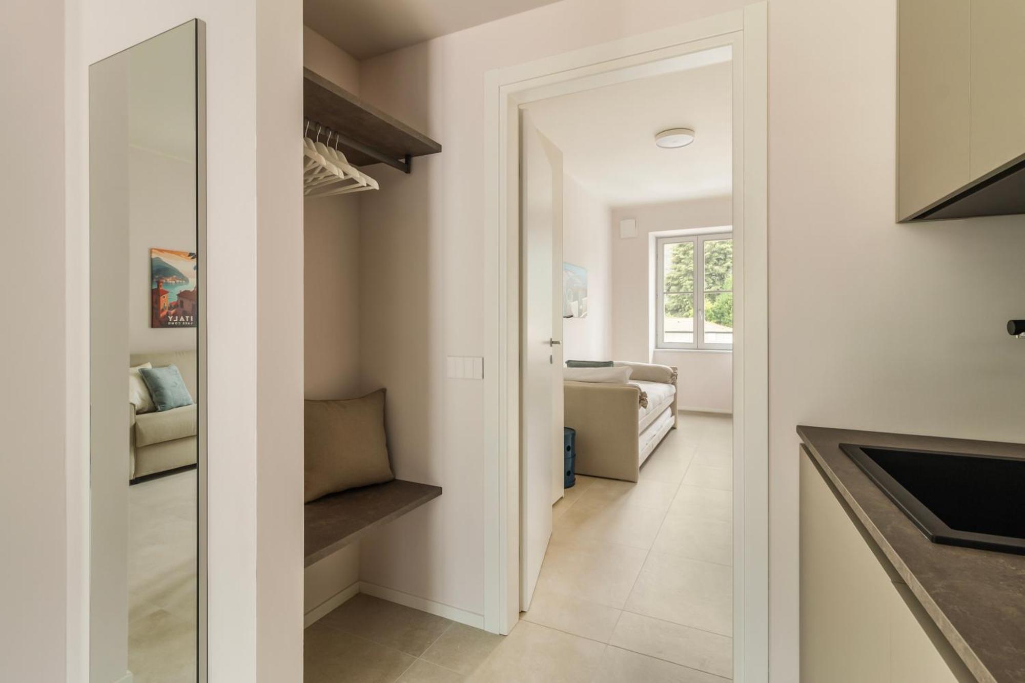 Apartment Como City Wall Como